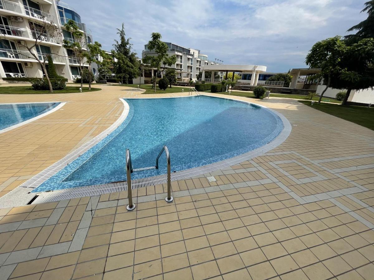Day Dream Apartment Burgas Bagian luar foto